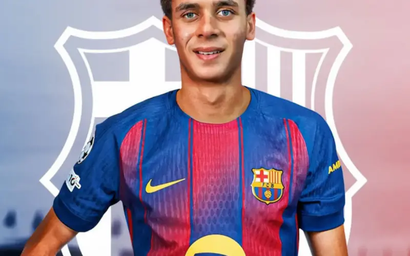 بالفيديو.. لاعب الأهلي حمزة عبد الكريم يصل برشلونة لإجراء الكشف الطبي | رياضة